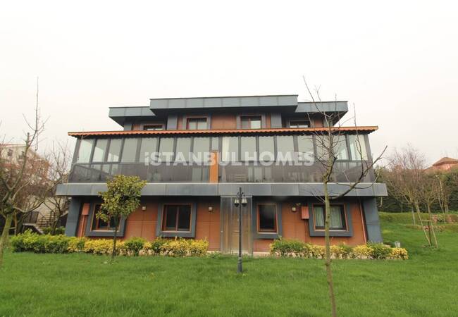 ویلای بزرگ با استخر نزدیک مارینا در بویوکچکمجه استانبول 1