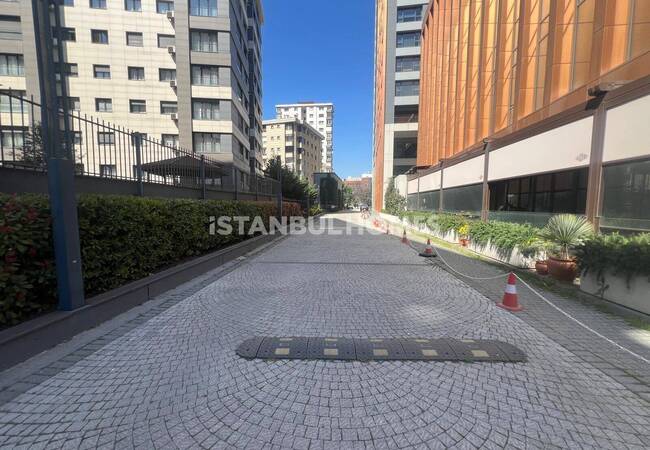Sea-view 1-bedroom Flat in a Complex with Pool in Kadıköy Istanbul 1
