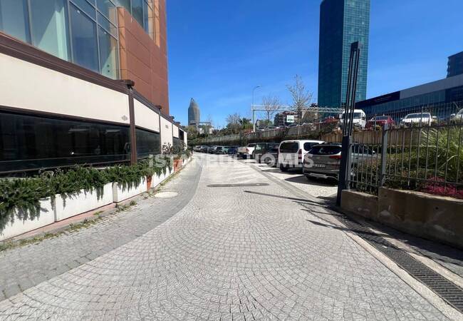 Sea-view 1-bedroom Flat in a Complex with Pool in Kadıköy Istanbul 2