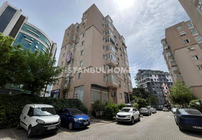 Apartment in a Complex Close to the Metro in Istanbul Maltepe 2