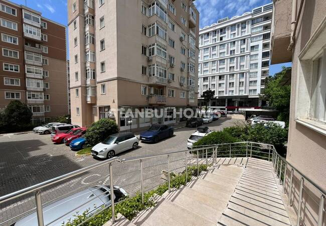 Apartment in a Complex Close to the Metro in Istanbul Maltepe 14