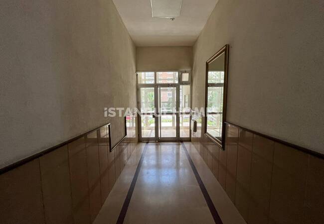 Apartment in a Complex Close to the Metro in Istanbul Maltepe 17