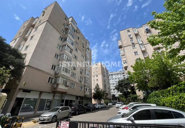 Apartment in a Complex Close to the Metro in Istanbul Maltepe 1