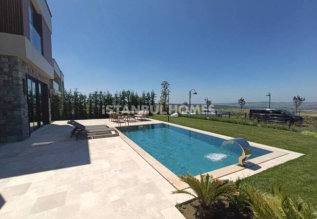 Spacious Detached Villas with Pool in Istanbul Buyukcekmece 1