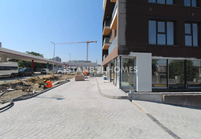 Modern Middle Floor Apartments with Garden in Zeytinburnu 1