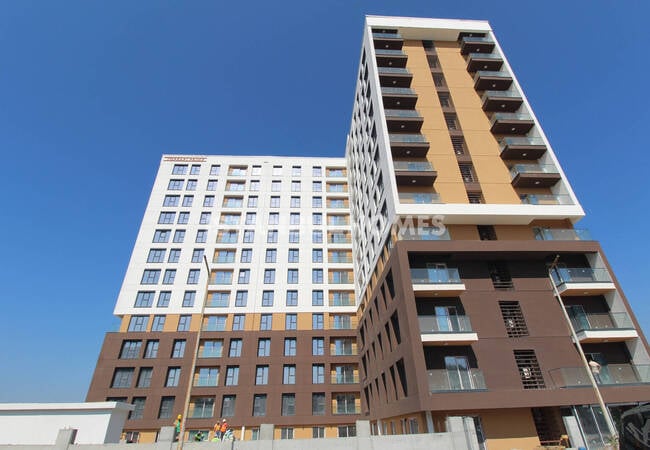 Modern Middle Floor Apartments with Garden in Zeytinburnu 1