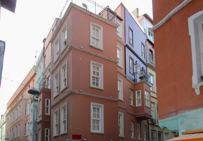 Boutique Hotel with 8 Rooms in Beyoğlu 100 Mt to Galata Tower