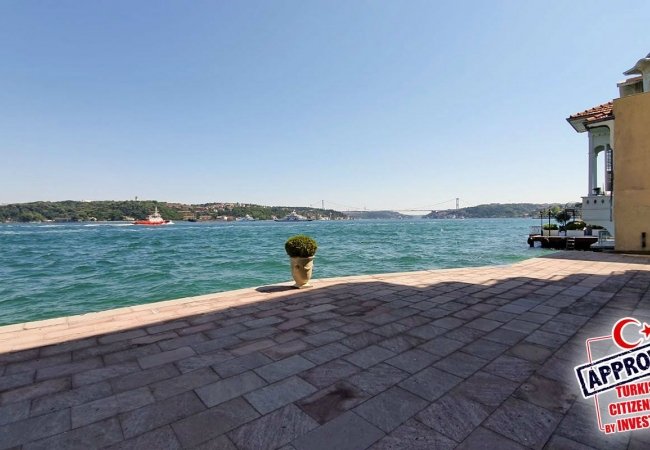 Seafront Apartment in Sarıyer with Large Terrace