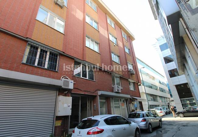 Investment Commercial Property in a Populated Area in Kadıköy 1
