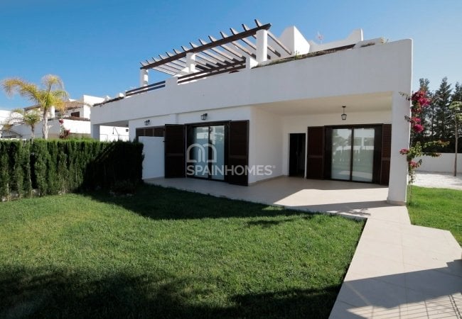 Almeria’da Özel Havuzlu ve Bahçeli Çağdaş Villalar 2