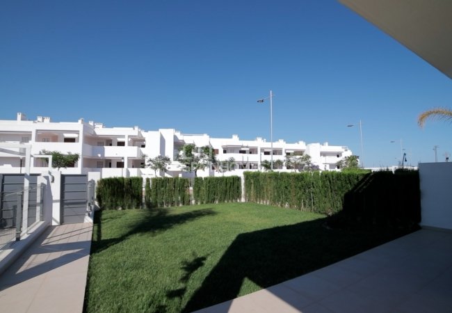 Almeria’da Özel Havuzlu ve Bahçeli Çağdaş Villalar 6