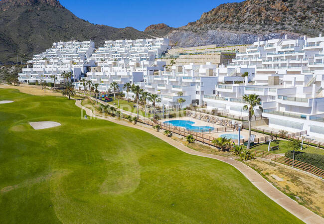 Almeria'da Seçkin Golf Tesisi İçerisinde Şık Daireler 1