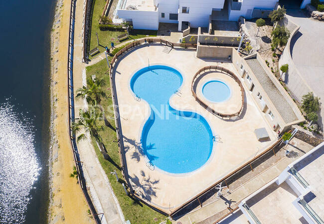 Almeria'da Seçkin Golf Tesisi İçerisinde Şık Daireler 7