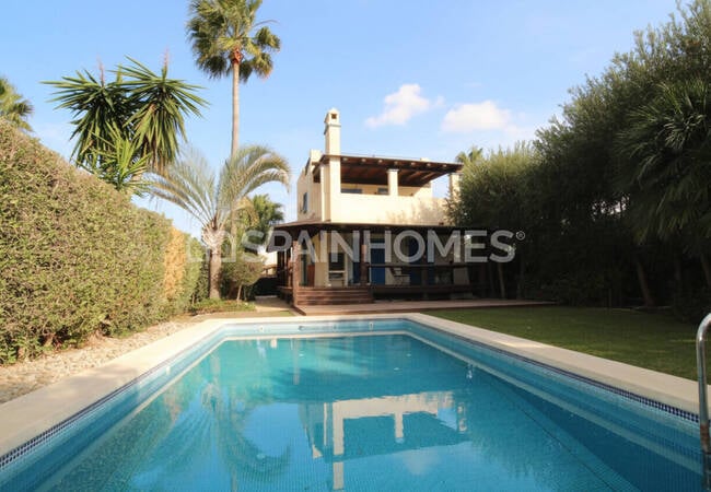 4 Bedroom House with Private Pool Near the Beach in Almeria