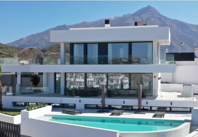 Fully Furnished Detached Villa in Nueva Andalucia, Marbella 1