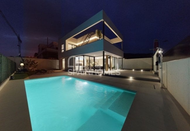 Luxury Villas with Private Pool, Basement and Solarium in Finestrat