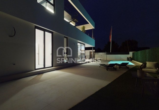 Luxury Villas with Private Pool, Basement and Solarium in Finestrat