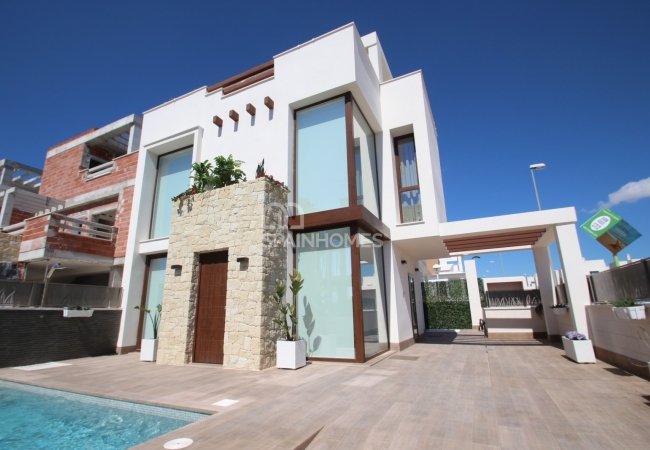 Modern İç Mekan Tasarımına Sahip Bahçeli Ferah Villalar 2