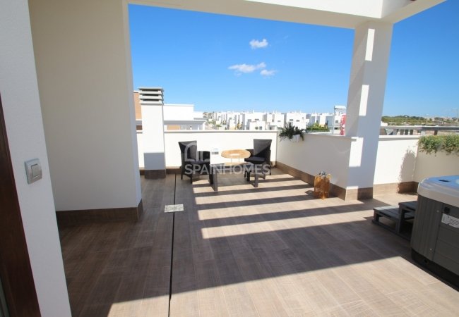 Modern İç Mekan Tasarımına Sahip Bahçeli Ferah Villalar 3