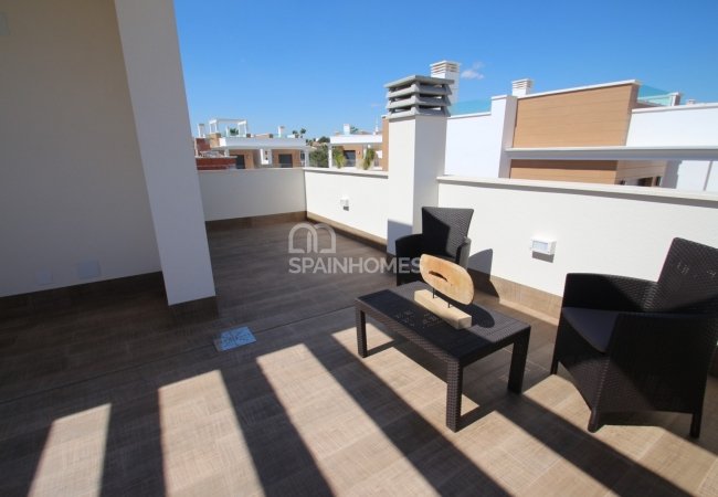 Modern İç Mekan Tasarımına Sahip Bahçeli Ferah Villalar 8