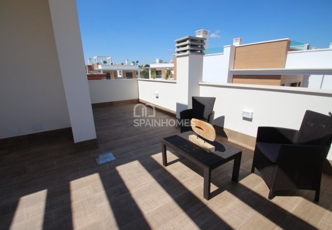 Modern İç Mekan Tasarımına Sahip Bahçeli Ferah Villalar 9