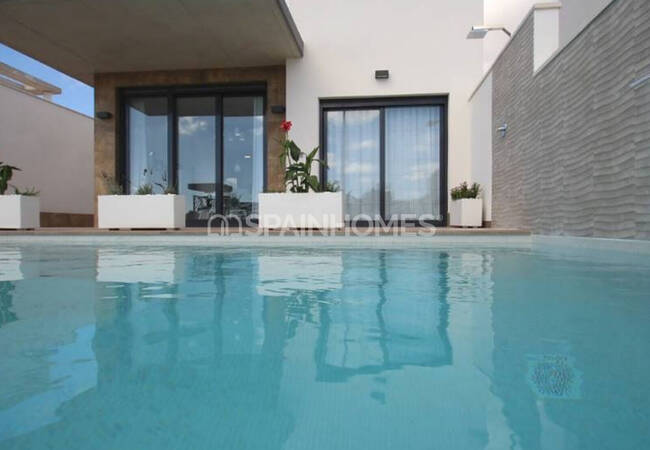 Excellent Villas with a Private Garden and Swimming Pool in Orihuela