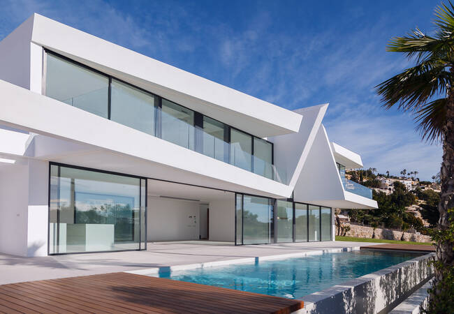 Moraira’da Panoramik Deniz Manzaralı Modern Villa 1