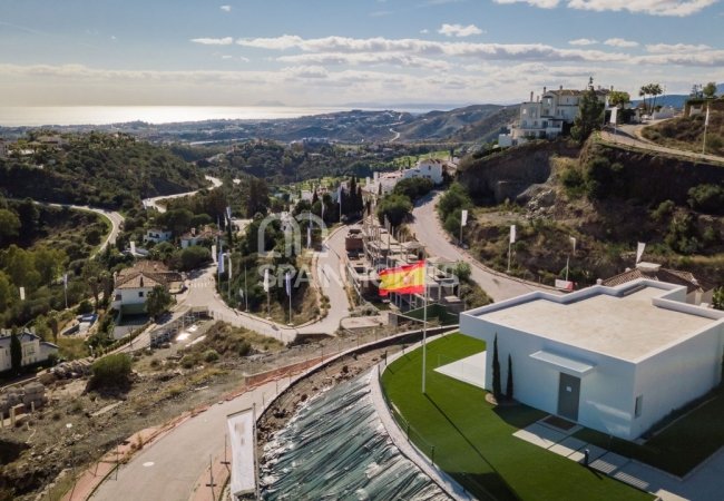 Apartamentos Con Vistas Al Mar En Benahavis Costa Del Sol 3