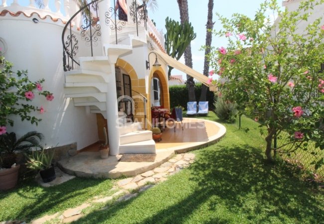 Välbelägen Fristående Villa Med Uthyrningspotential I Dénia 4