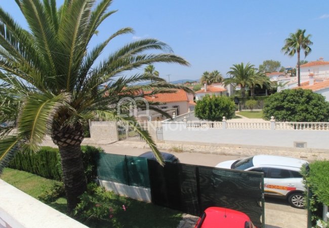 Välbelägen Fristående Villa Med Uthyrningspotential I Dénia 11