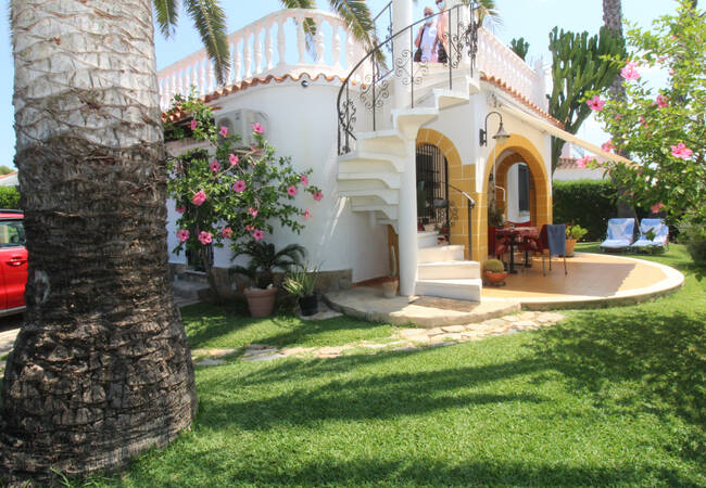 Well-situated Detached Villa with Great Rental Potential in Dénia 1