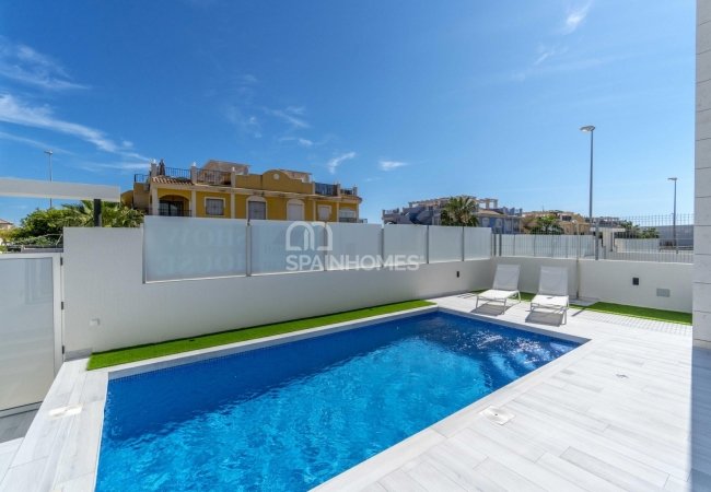 Turnkey Detached Villas with Swimming Pool in Orihuela Costa