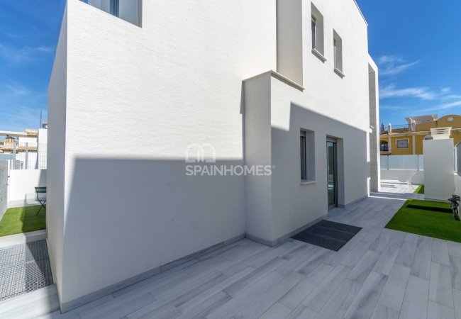 Turnkey Detached Villas with Swimming Pool in Orihuela Costa