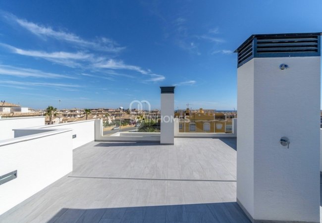 Turnkey Detached Villas with Swimming Pool in Orihuela Costa