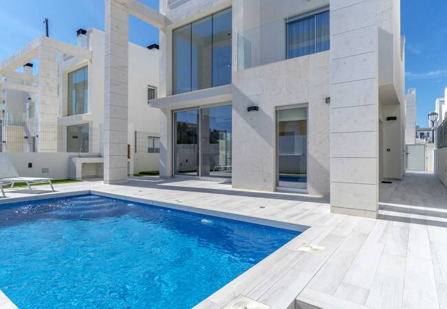 Turnkey Detached Villas with Swimming Pool in Orihuela Costa 1