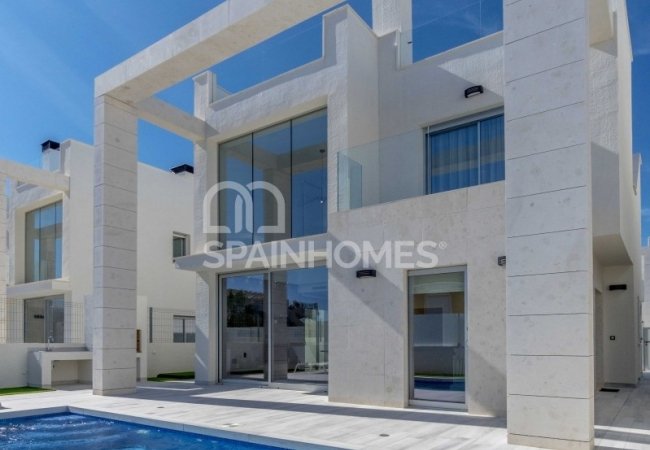 Turnkey Detached Villas with Swimming Pool in Orihuela Costa
