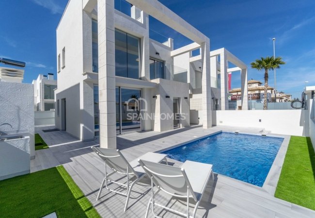 Turnkey Detached Villas with Swimming Pool in Orihuela Costa