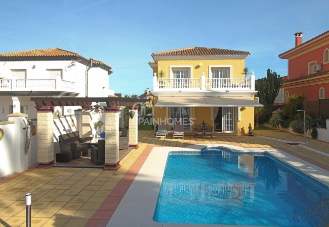 Alhaurin De La Torre’de Yerleşim Bölgesinde Müstakil Villa 17