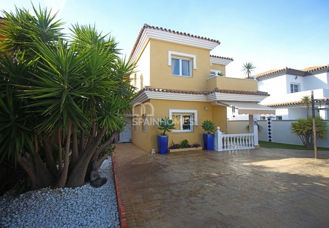 Alhaurin De La Torre’de Yerleşim Bölgesinde Müstakil Villa 3