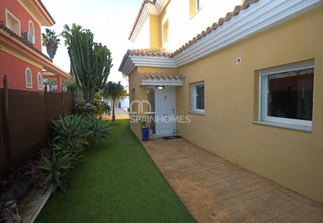 Alhaurin De La Torre’de Yerleşim Bölgesinde Müstakil Villa 6