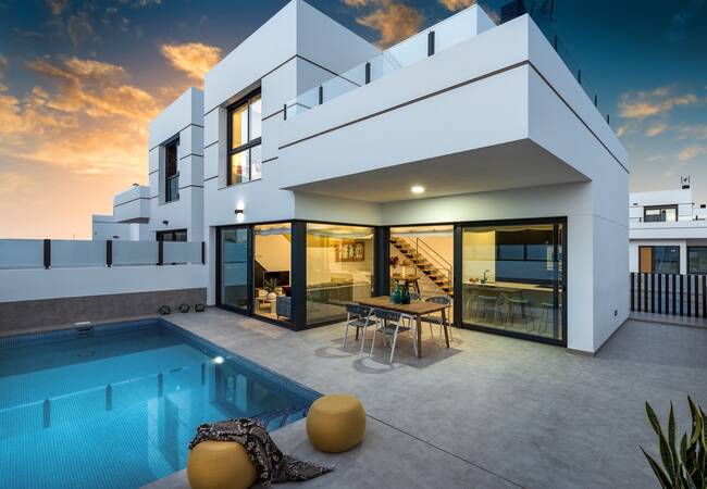 Dolores, Alicante’de Havuzlu Modern Tasarımlı Villa 1
