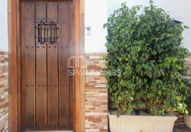 Benalmádena'da Merkezi Konumda Yer Alan Komple Bina