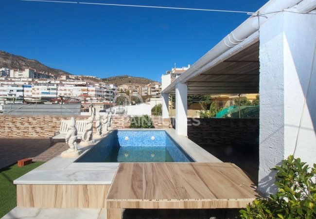 Benalmádena'da Merkezi Konumda Yer Alan Komple Bina