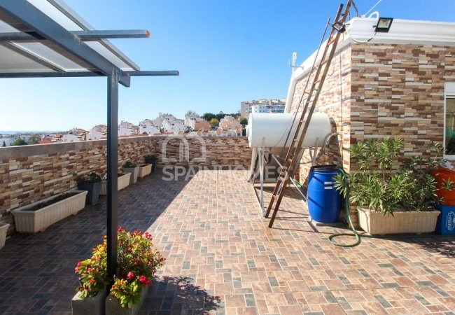 Benalmádena'da Merkezi Konumda Yer Alan Komple Bina