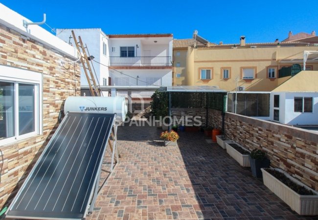 Benalmádena'da Merkezi Konumda Yer Alan Komple Bina