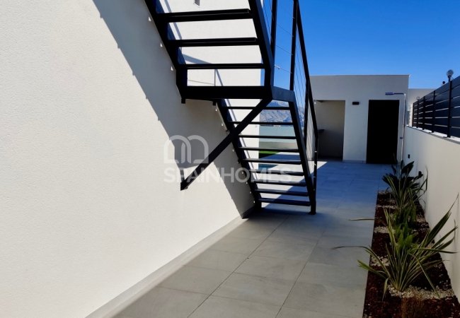 Brand-new Villas 10 Minutes to the Beach in Polop