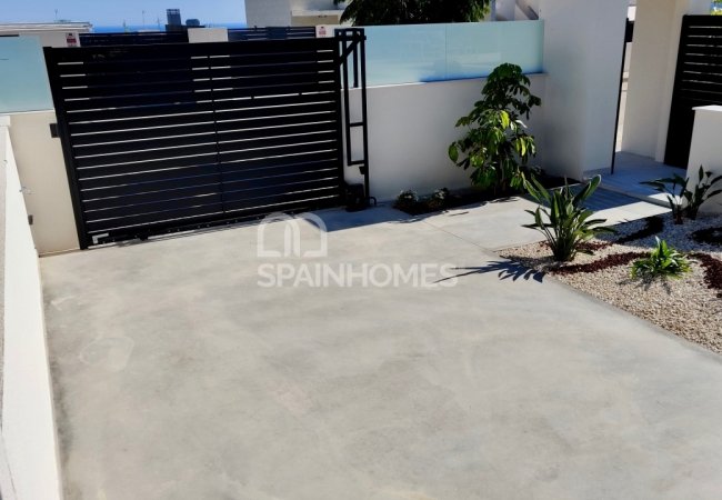 Brand-new Villas 10 Minutes to the Beach in Polop