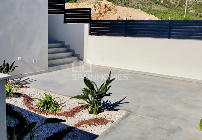 Brand-new Villas 10 Minutes to the Beach in Polop