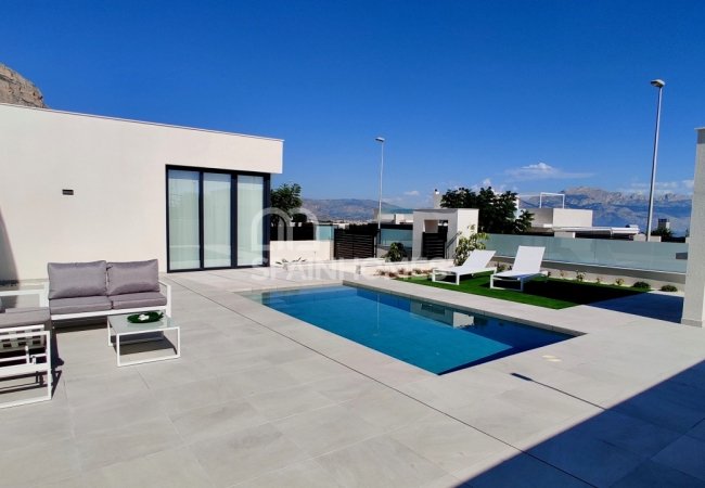 Brand-new Villas 10 Minutes to the Beach in Polop