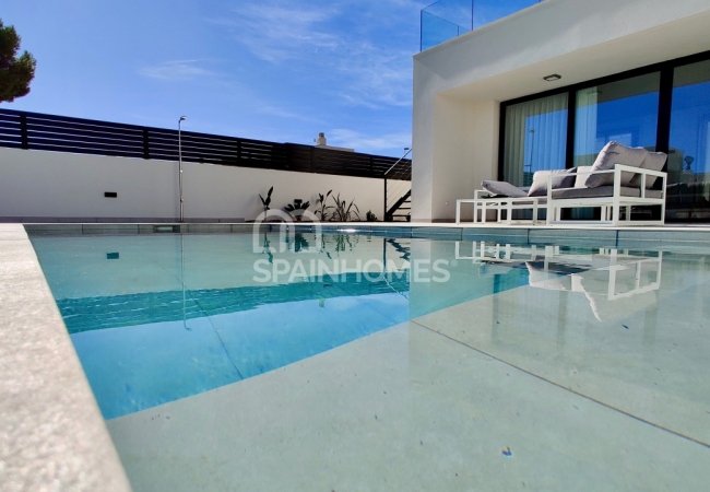 Brand-new Villas 10 Minutes to the Beach in Polop